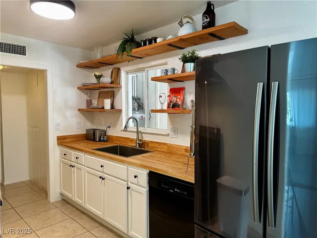 $2,750 | 1921 Sombrero Drive, Las Vegas, NV 89169