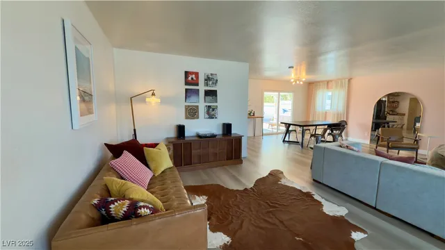 $2,750 | 1921 Sombrero Drive, Las Vegas, NV 89169