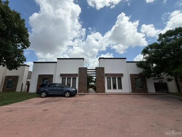 $875 | 211 Fig Drive, Unit 1, Edinburg, TX 78541