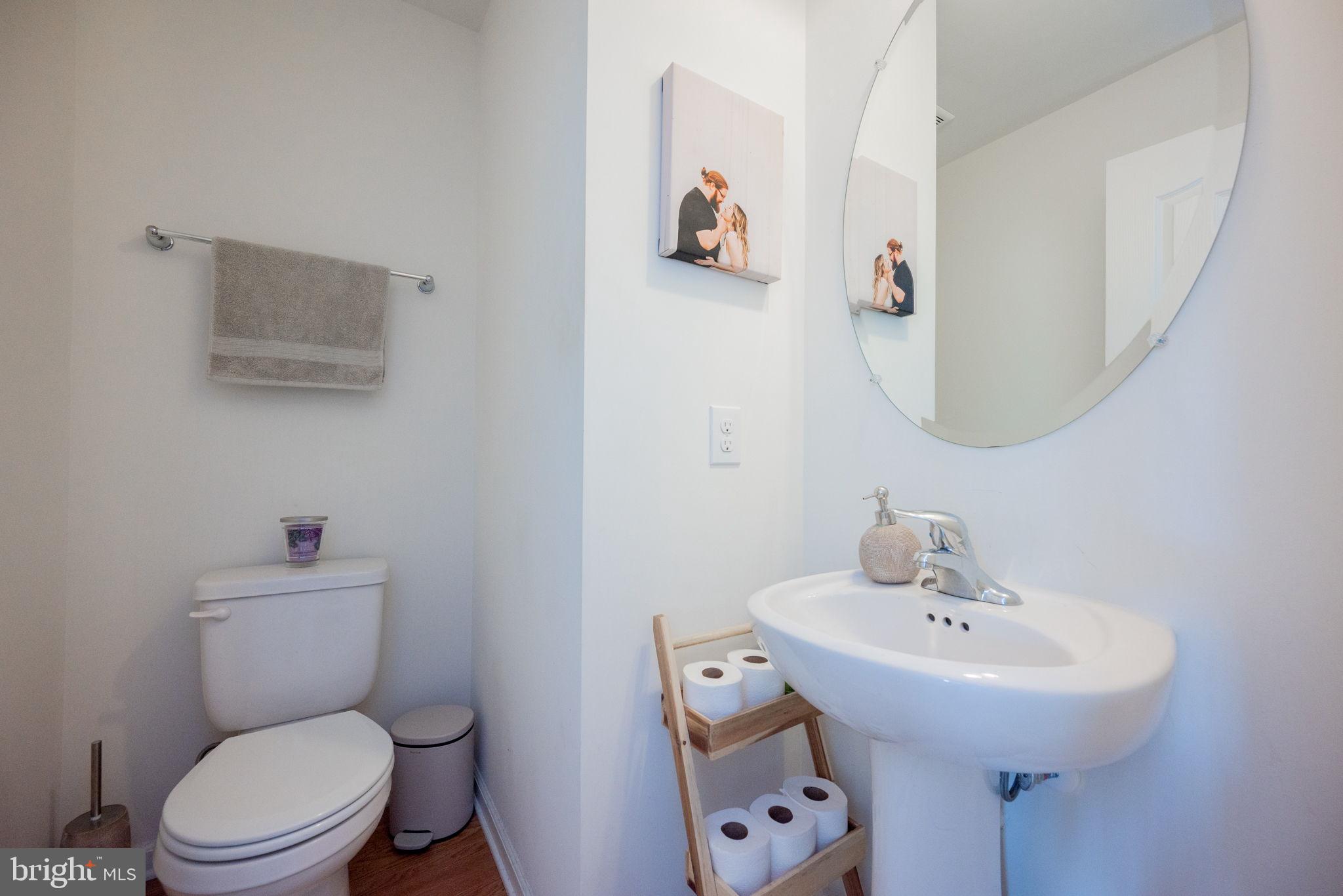678 Courtly Road Townsend, DE 19734 - Photo 14 of 33 Main Floor Powder Room