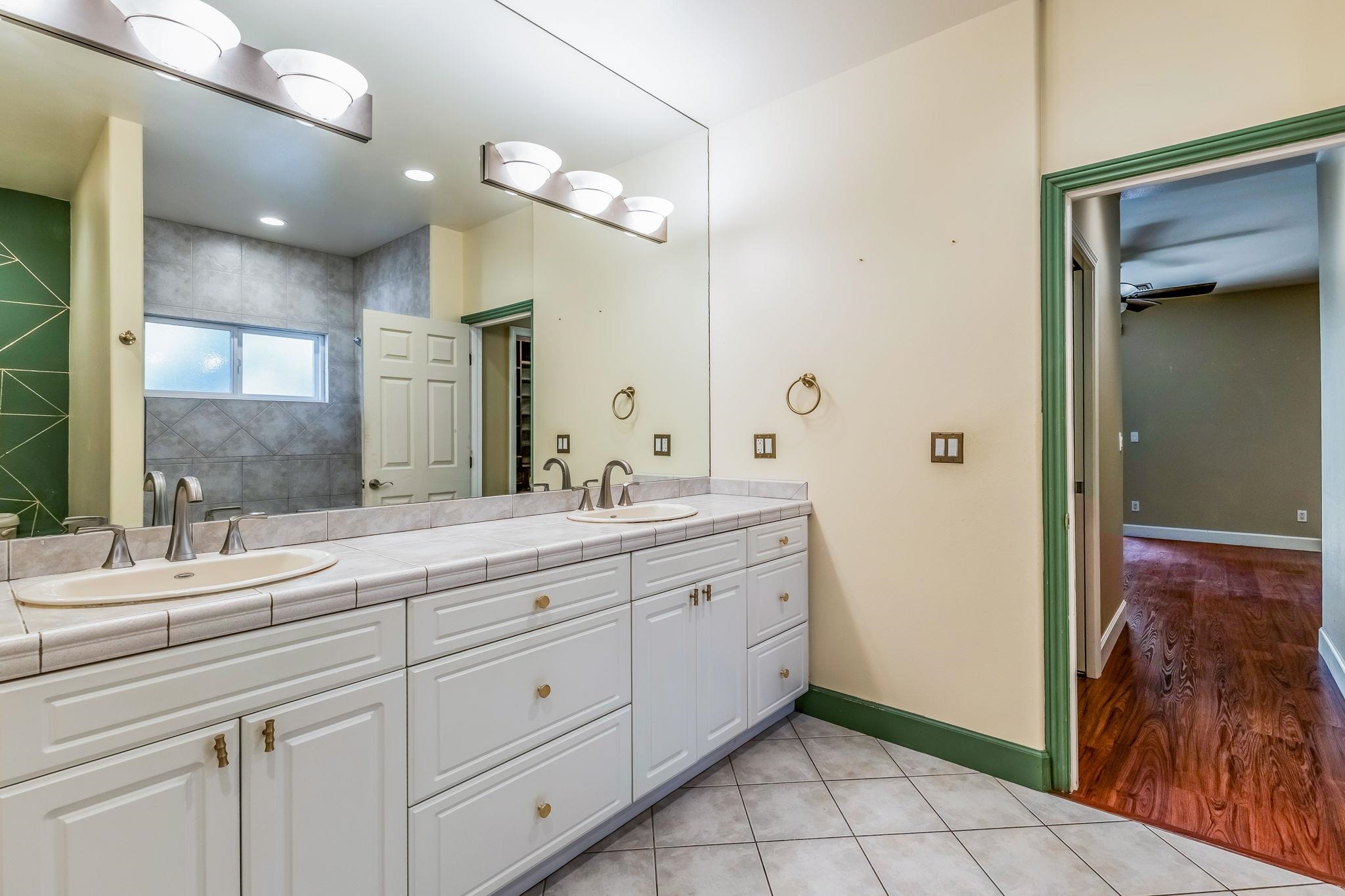 33 Keoneloa Street Wailuku, HI 96793 - Photo 23 of 40 a bathroom with a double vanity sink and a mirror
