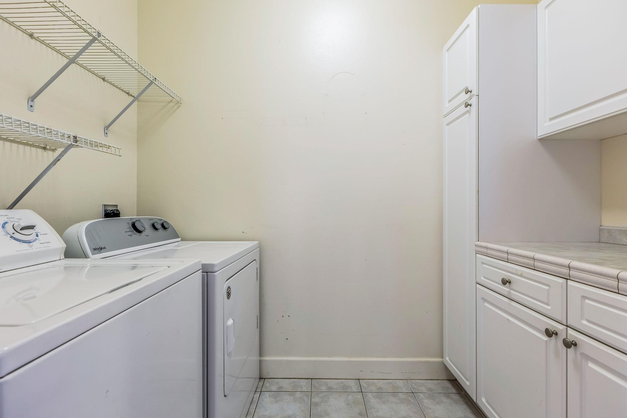 33 Keoneloa Street Wailuku, HI 96793 - Photo 34 of 40 a utility room with dryer and washer