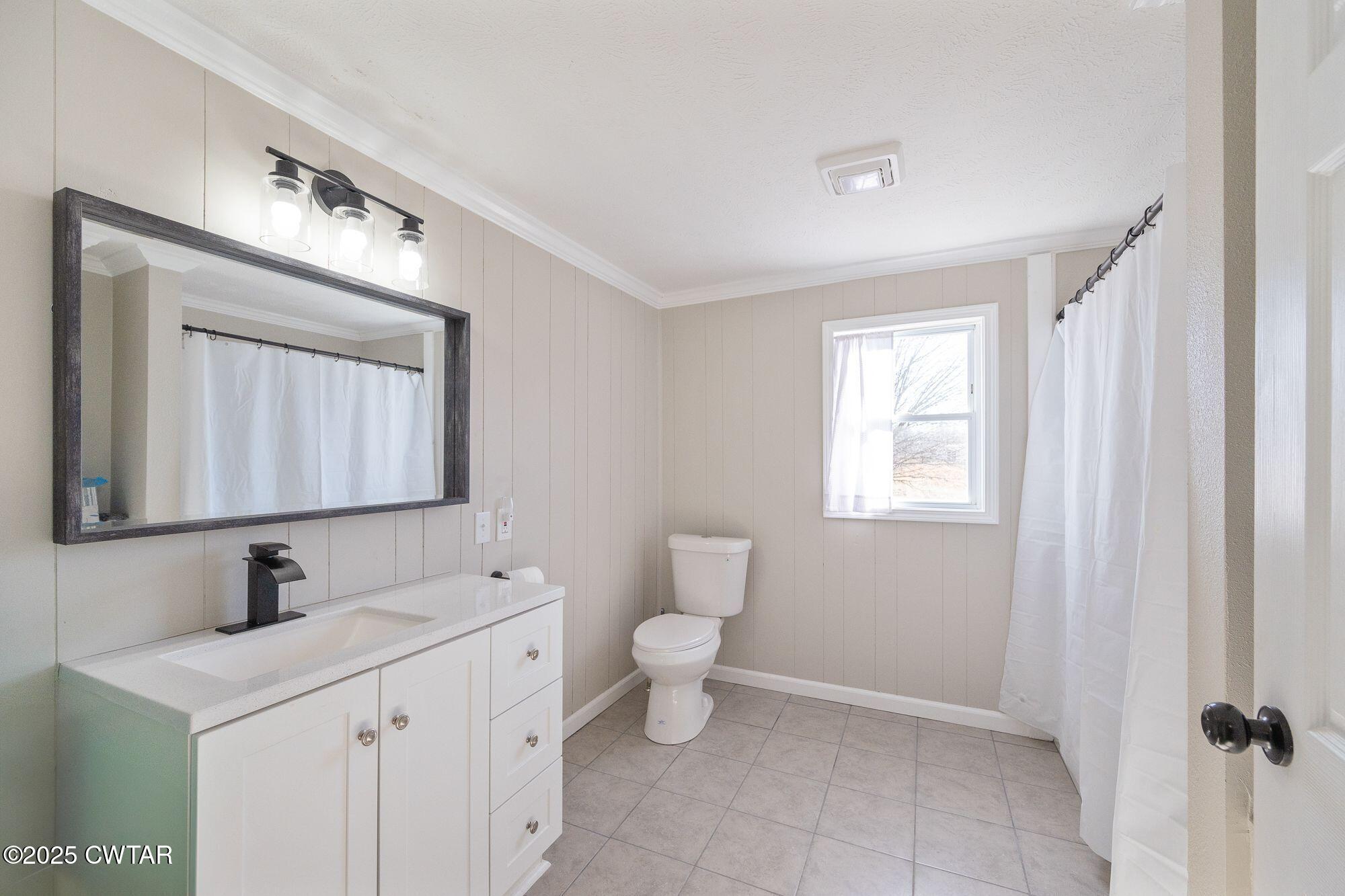 388 New Flanagan Road Lexington, TN 38351 - Photo 9 of 18 Guest Bath