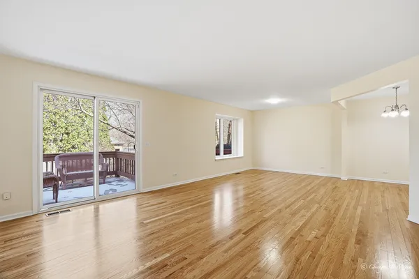 $3,250 | 214 Taylor Court, Buffalo Grove, IL 60089