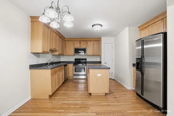 $3,250 | 214 Taylor Court, Buffalo Grove, IL 60089