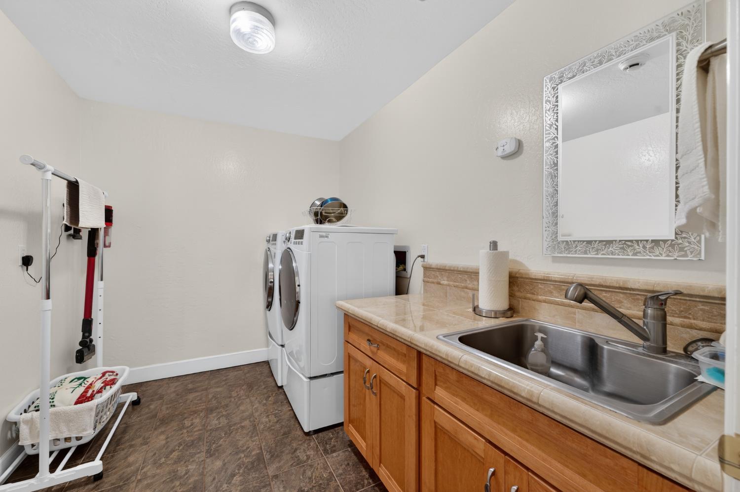 26583 Table Meadow Road Auburn, CA 95602 - Photo 22 of 77 a utility room with sink dryer and washer