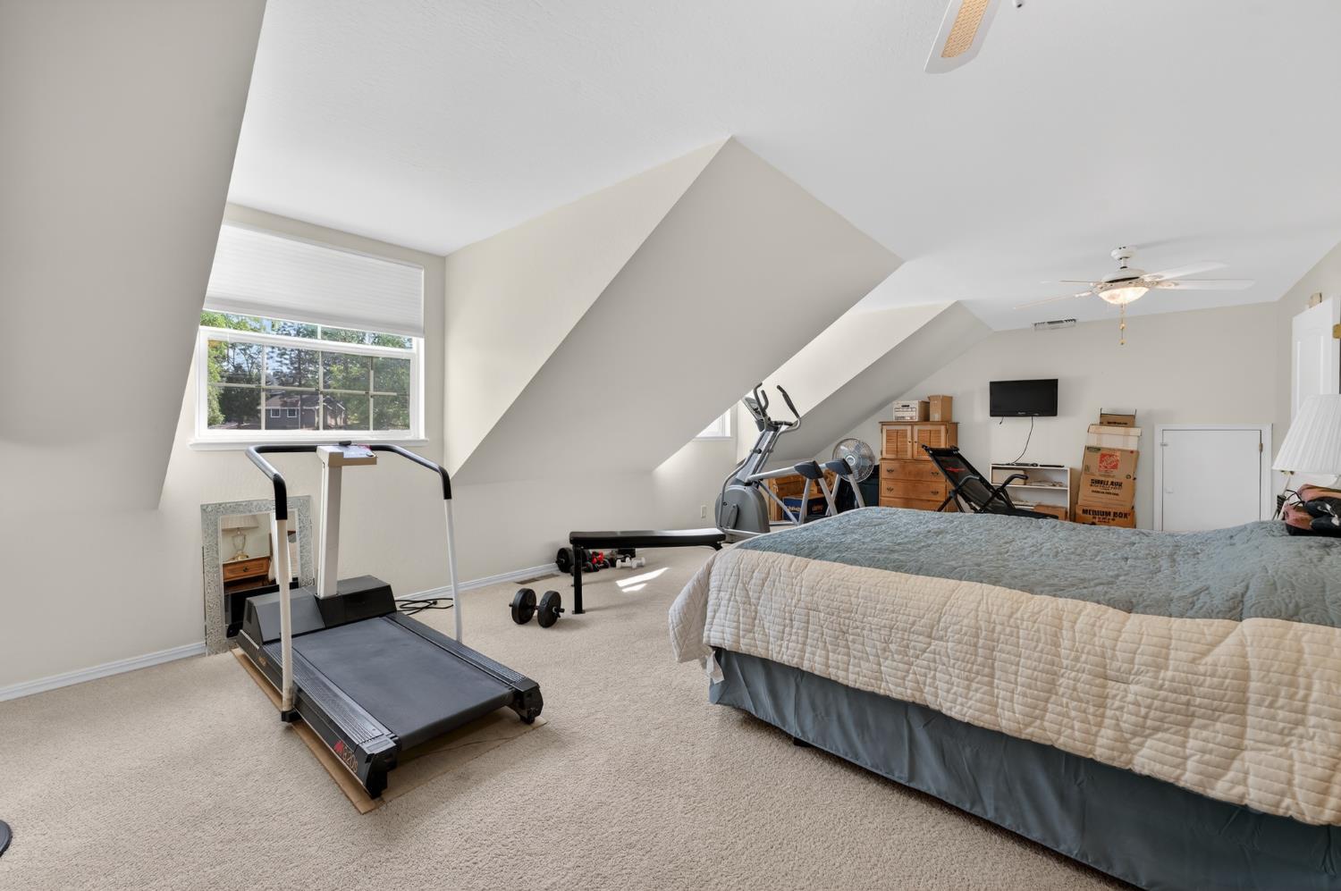 26583 Table Meadow Road Auburn, CA 95602 - Photo 46 of 77 a living room with furniture and a table