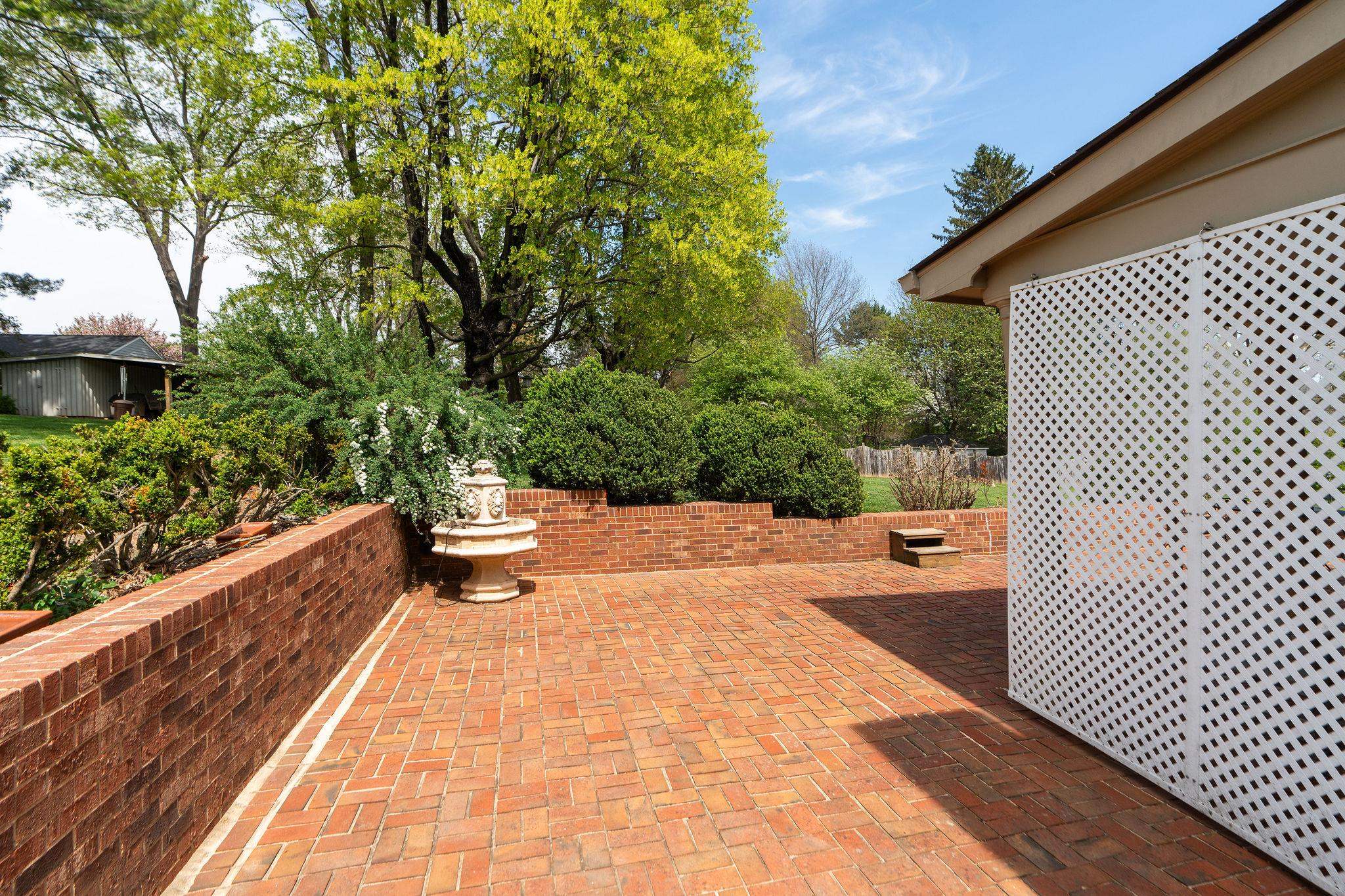 812 Meadowbrook Road Waynesboro, VA 22980 - Photo 23 of 75