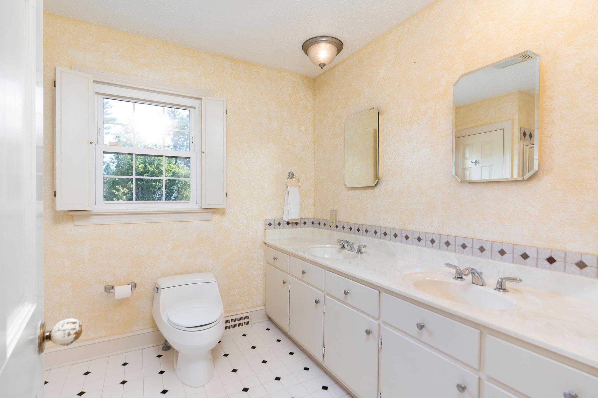 812 Meadowbrook Road Waynesboro, VA 22980 - Photo 57 of 75 2ND PRIMARY BATH