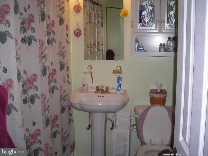 217 Cloverhill Road Pasadena, MD 21122 - Photo 22 of 29 Bath