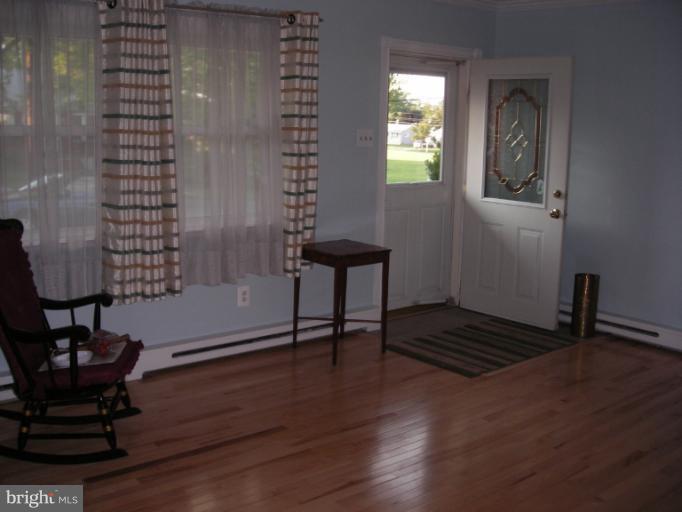 217 Cloverhill Road Pasadena, MD 21122 - Photo 10 of 29 Living Room