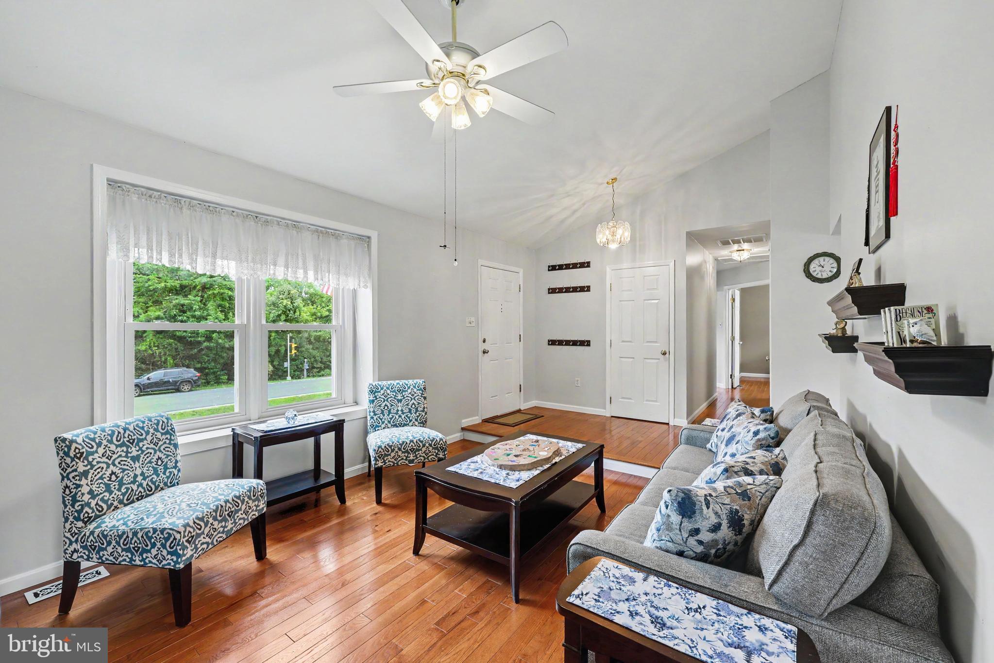 183 Choptank Road Stafford, VA 22556 - Photo 4 of 38 Step-Down Living Room w/Hardwood Floors