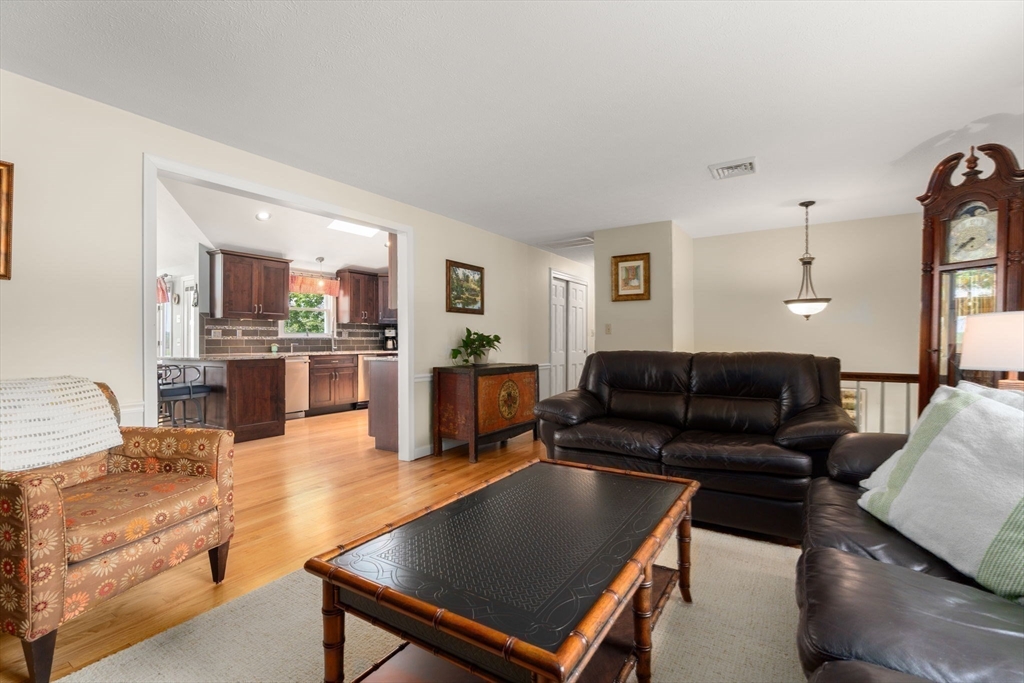 18 Liberty Road Marshfield, MA 02050 - Photo 10 of 33