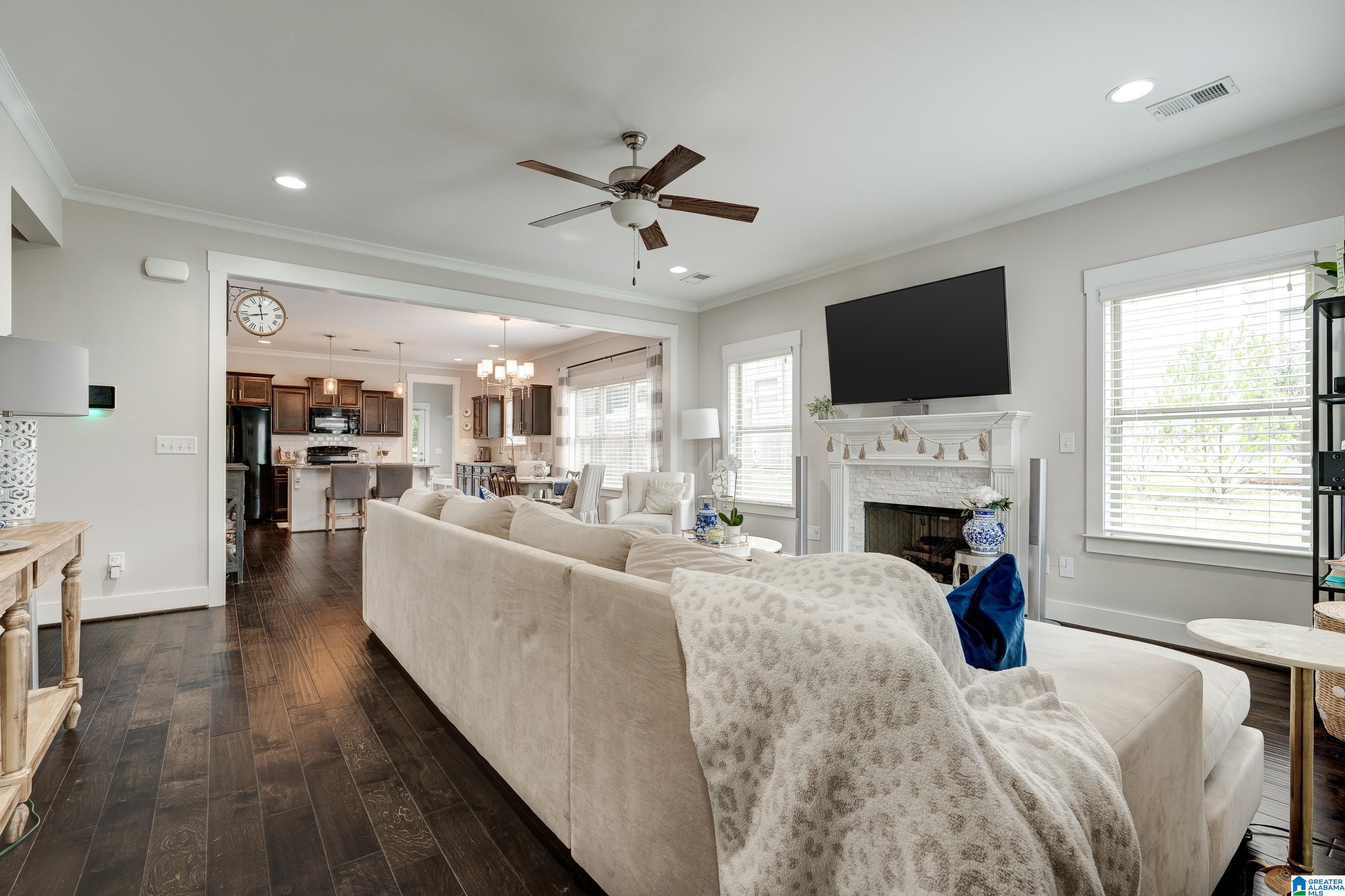 876 Valley Circle Leeds, AL 35094 - Photo 4 of 35
