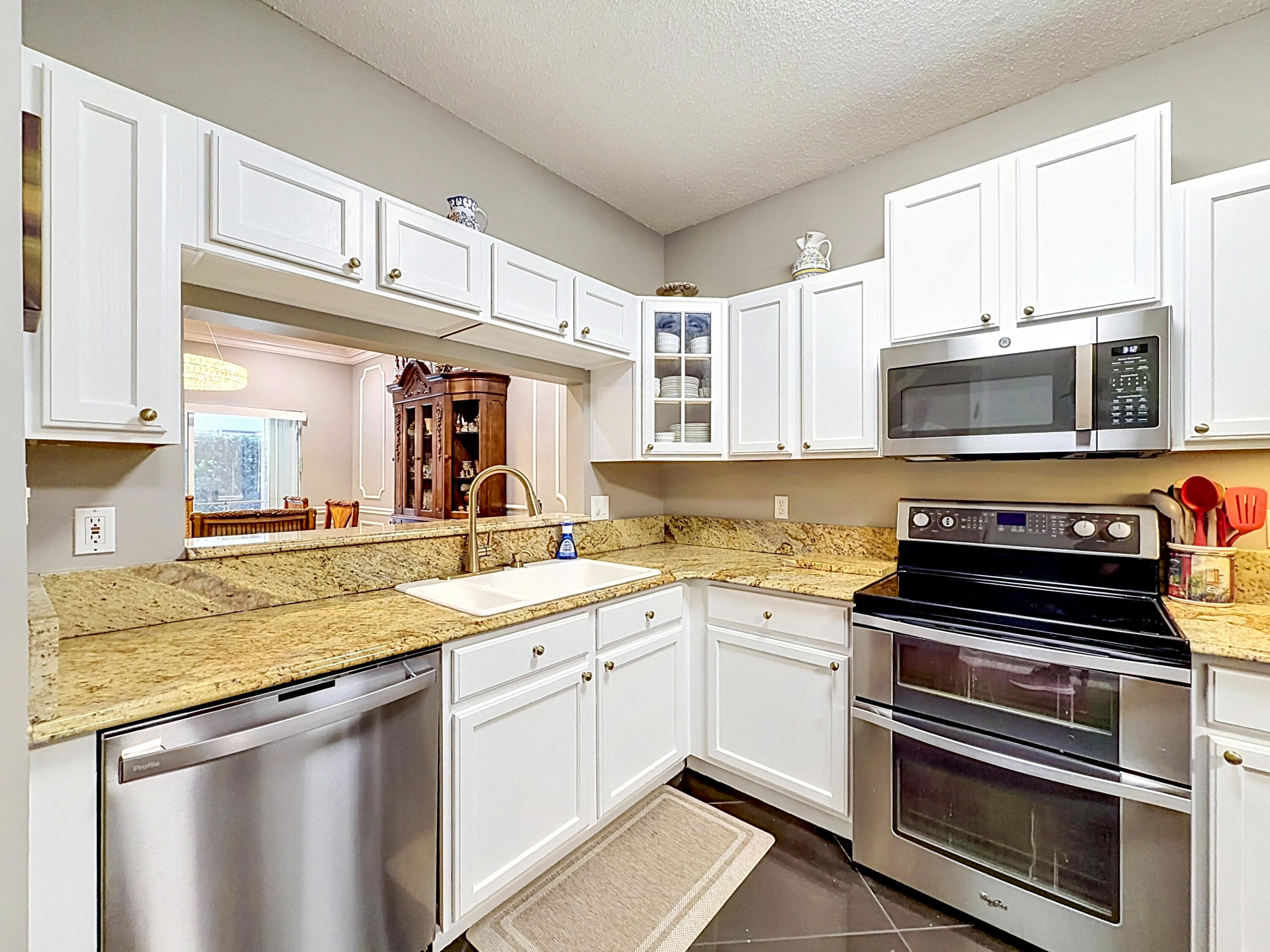 8279 Via Leonessa Boca Raton, FL 33433 - Photo 11 of 66 8279-via-leonessa-boca_00038