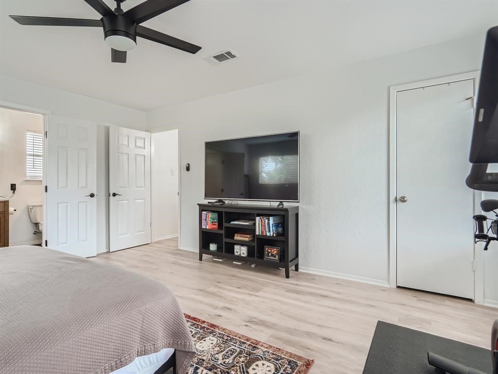7701 Copano Drive Austin, TX 78749 - Photo 18 of 27 a bedroom with a bed and a flat screen tv