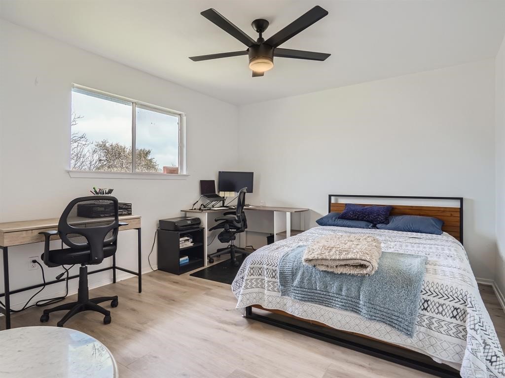 7701 Copano Drive Austin, TX 78749 - Photo 24 of 27 a bedroom with a bed and a desk