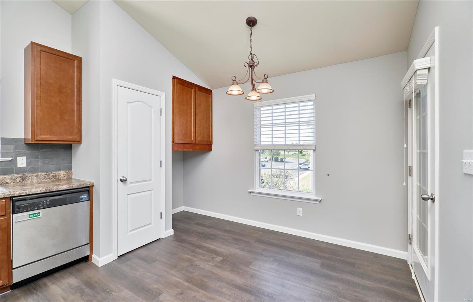 1332 Piedmont Circle St. Peters, MO 63304 - Photo 11 of 33