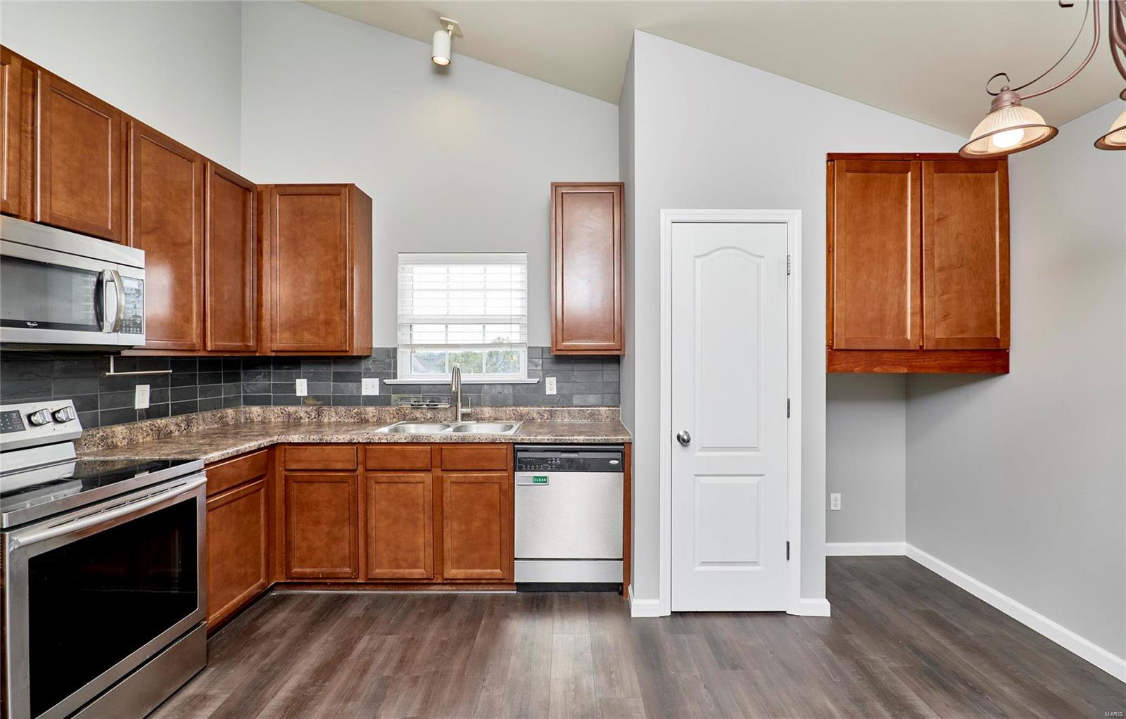 1332 Piedmont Circle St. Peters, MO 63304 - Photo 15 of 33