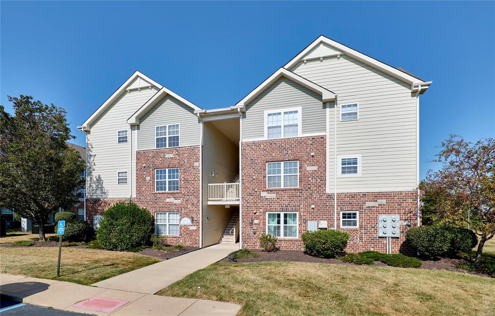 1332 Piedmont Circle St. Peters, MO 63304 - Photo 2 of 33