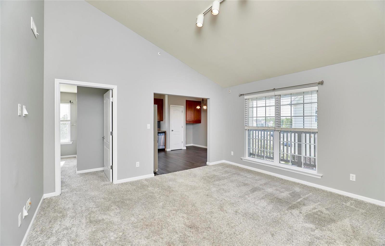 1332 Piedmont Circle St. Peters, MO 63304 - Photo 7 of 33