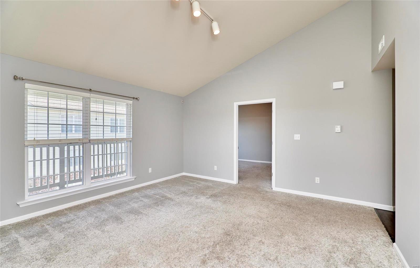 1332 Piedmont Circle St. Peters, MO 63304 - Photo 8 of 33