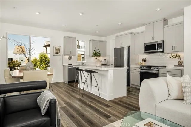 $1,750,000 | 201 Lynx, Irvine, CA 92618