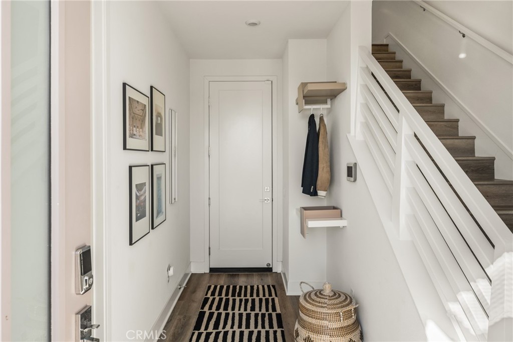 201 Lynx Irvine, CA 92618 - Photo 4 of 48