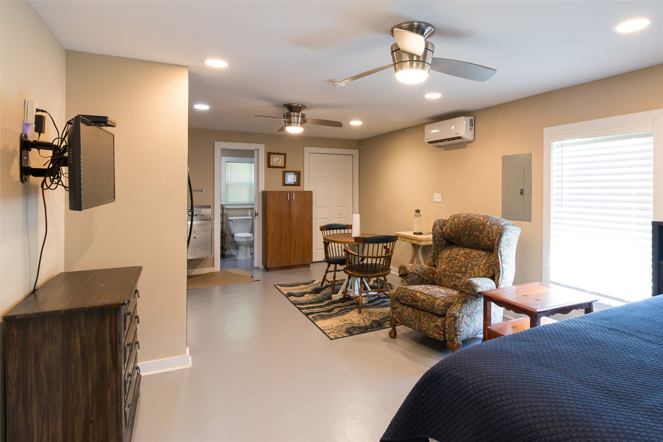 511 Commerce Street Palacios, TX 77465 - Photo 18 of 40 Unit C - Studio
