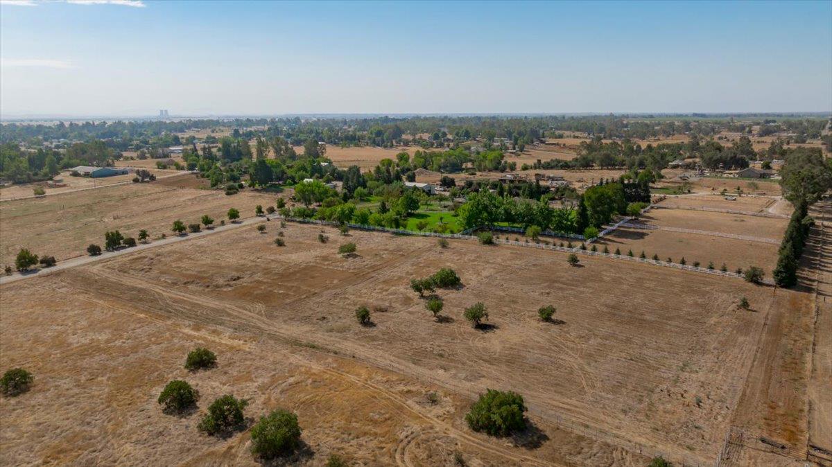 9833 La Clair Road Wilton, CA 95693 - Photo 8 of 13 Gallery Image 8