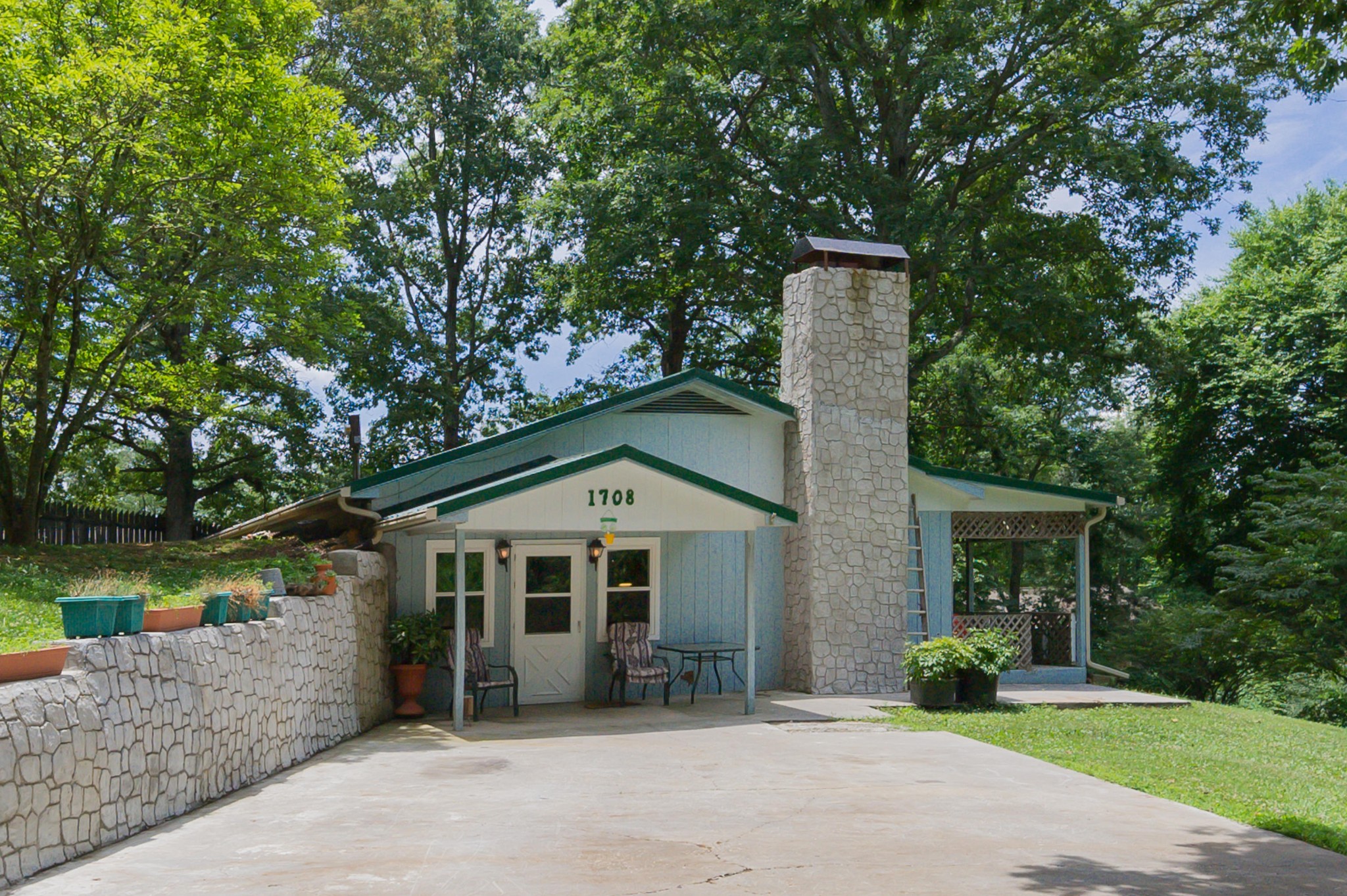 1708 Hart Road Knoxville, TN 37922 - Photo 1 of 17 Gallery Image 1