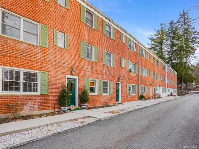 $2,300 | 600 Bedford Road, Unit 15, Pleasantville, NY 10570