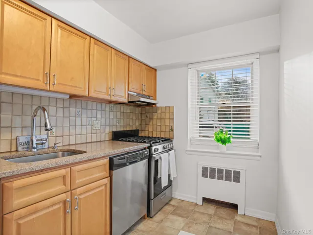 $2,300 | 600 Bedford Road, Unit 15, Pleasantville, NY 10570