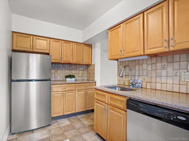 $2,300 | 600 Bedford Road, Unit 15, Pleasantville, NY 10570