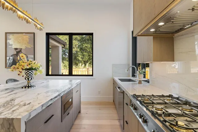 $4,700,000 | 18071 Saratoga-Los Gatos Road, Monte Sereno, CA 95030