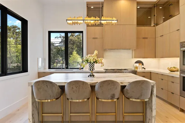 $4,700,000 | 18071 Saratoga-Los Gatos Road, Monte Sereno, CA 95030