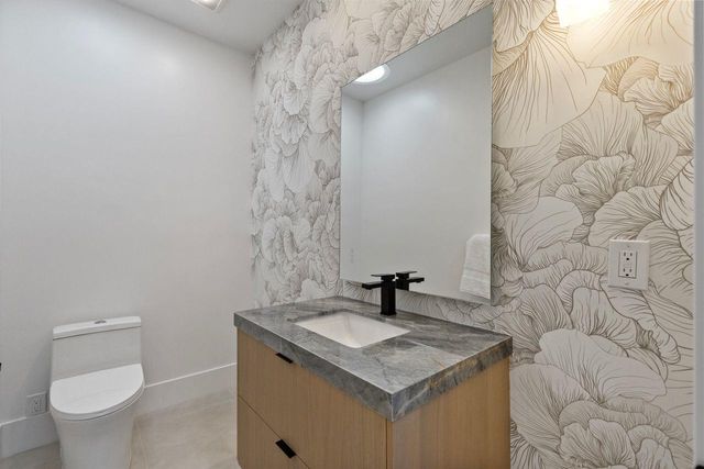 $4,700,000 | 18071 Saratoga-Los Gatos Road, Monte Sereno, CA 95030