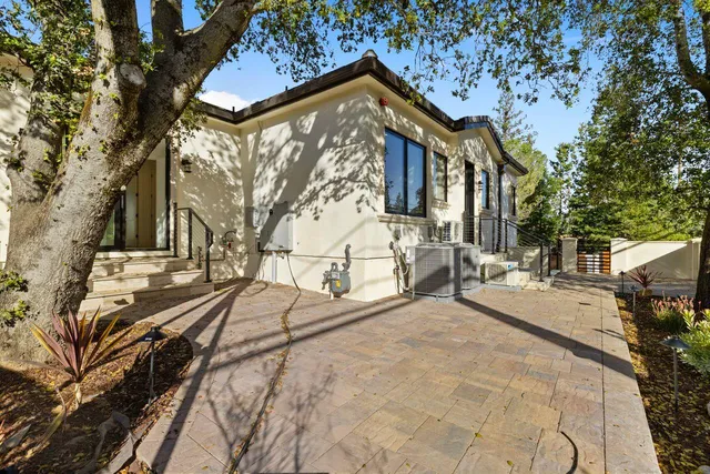 $4,700,000 | 18071 Saratoga-Los Gatos Road, Monte Sereno, CA 95030