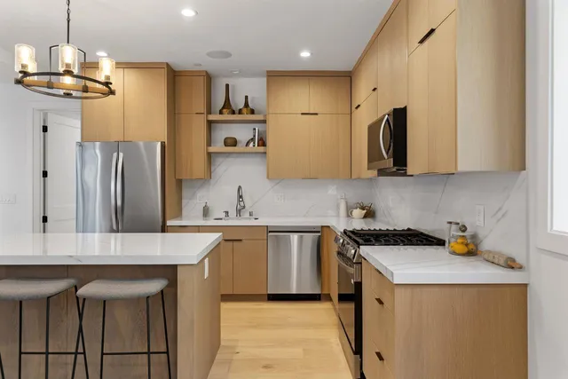 $4,700,000 | 18071 Saratoga-Los Gatos Road, Monte Sereno, CA 95030