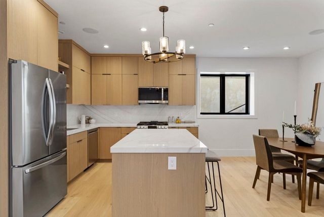 $4,700,000 | 18071 Saratoga-Los Gatos Road, Monte Sereno, CA 95030