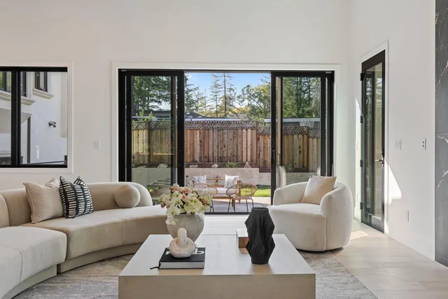 $4,700,000 | 18071 Saratoga-Los Gatos Road, Monte Sereno, CA 95030