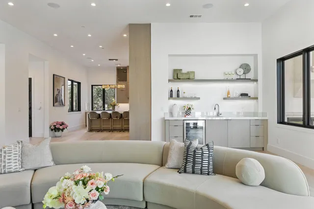 $4,898,000 | 18071 Saratoga-Los Gatos Road, Monte Sereno, CA 95030