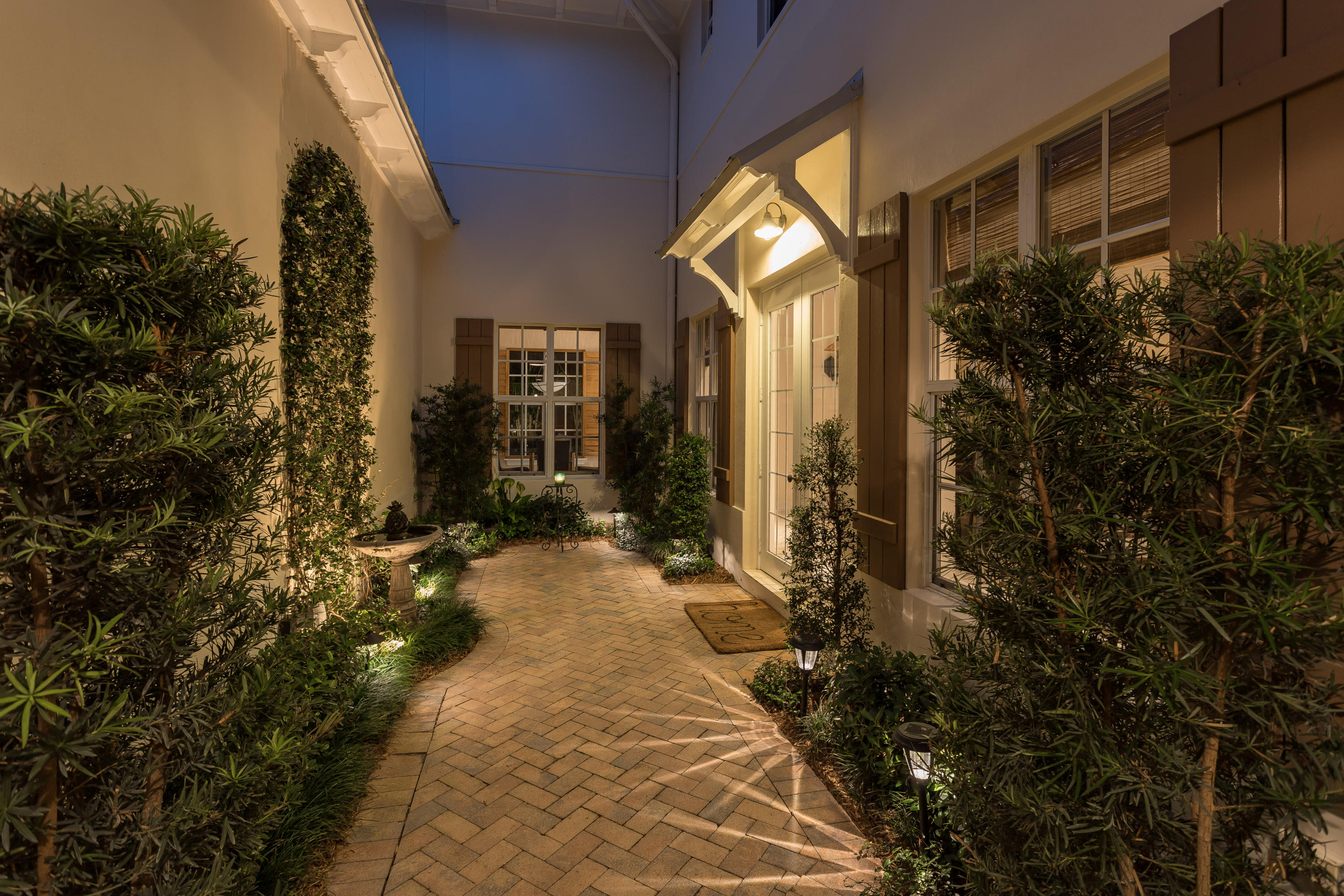 244 East Boca Raton Road Boca Raton, FL 33432 - Photo 22 of 27 Courtyard