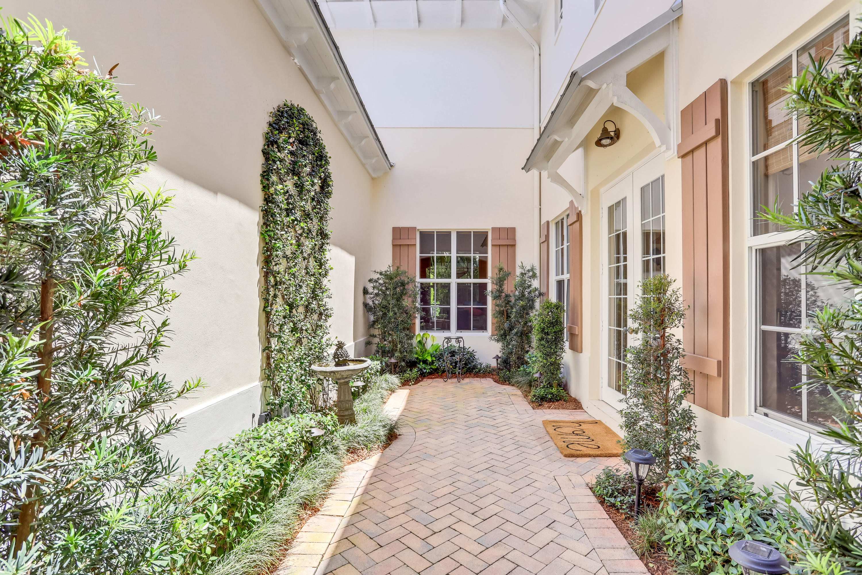 244 East Boca Raton Road Boca Raton, FL 33432 - Photo 3 of 27 Courtyard