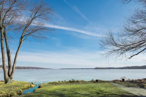 $1,799,000 | W304-n2426 Maple Avenue, Delafield, WI 53072