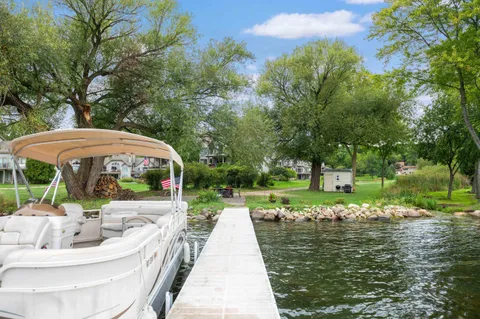 $1,799,000 | W304-n2426 Maple Avenue, Delafield, WI 53072