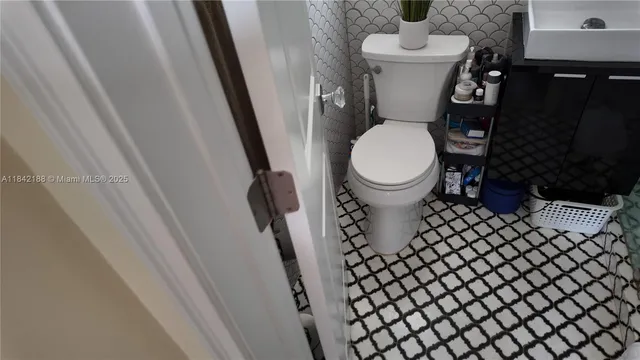 $250,000 | 1535 Meridian Avenue, Unit 6, Miami Beach, FL 33139