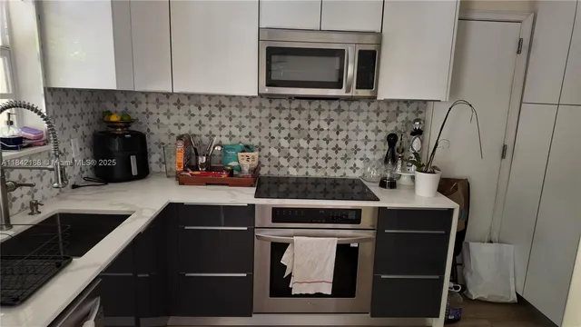 $250,000 | 1535 Meridian Avenue, Unit 6, Miami Beach, FL 33139