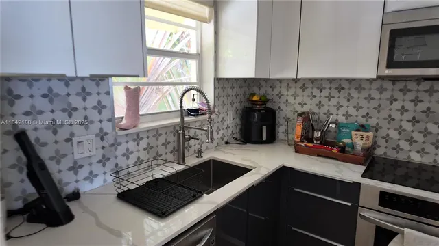 $250,000 | 1535 Meridian Avenue, Unit 6, Miami Beach, FL 33139