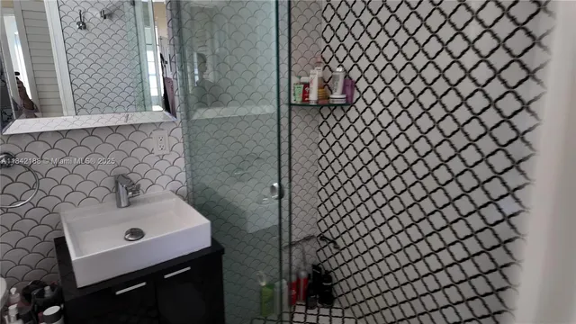 $250,000 | 1535 Meridian Avenue, Unit 6, Miami Beach, FL 33139